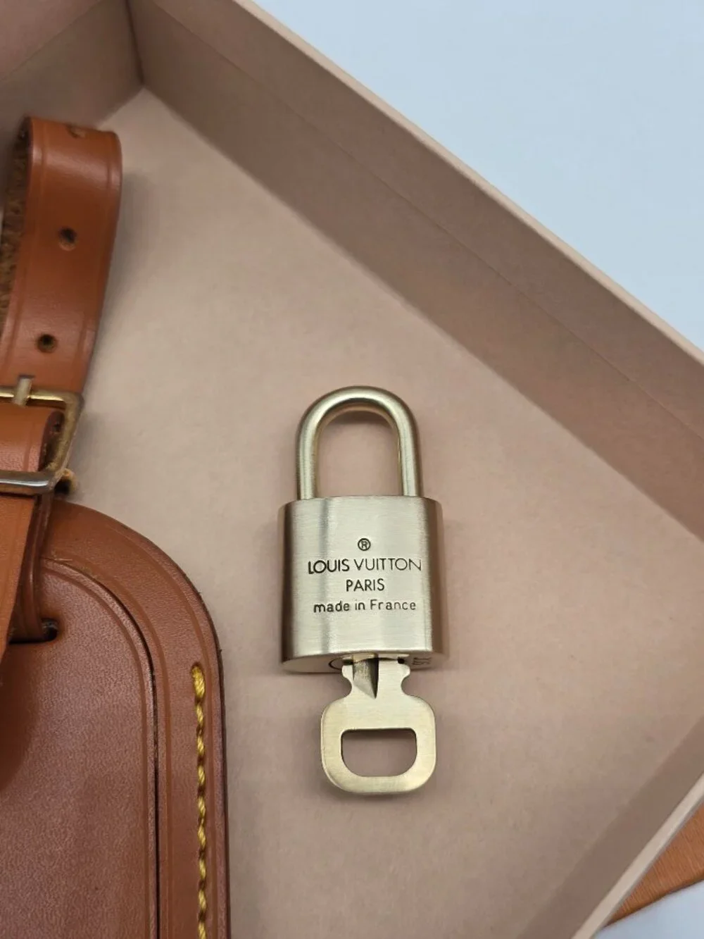Authentic Louis Vuitton LV Large Brown Luggage Tag Gold Padlock Key w/ Box